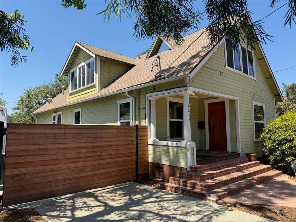 881 Winona Avenue