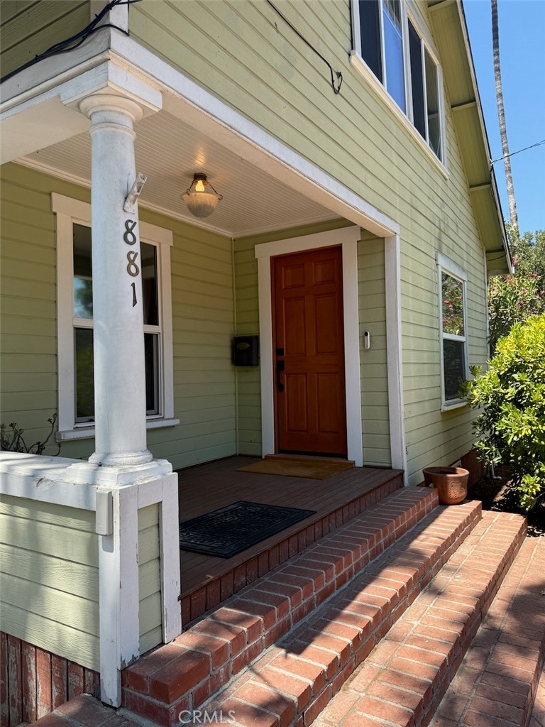 881 Winona Avenue