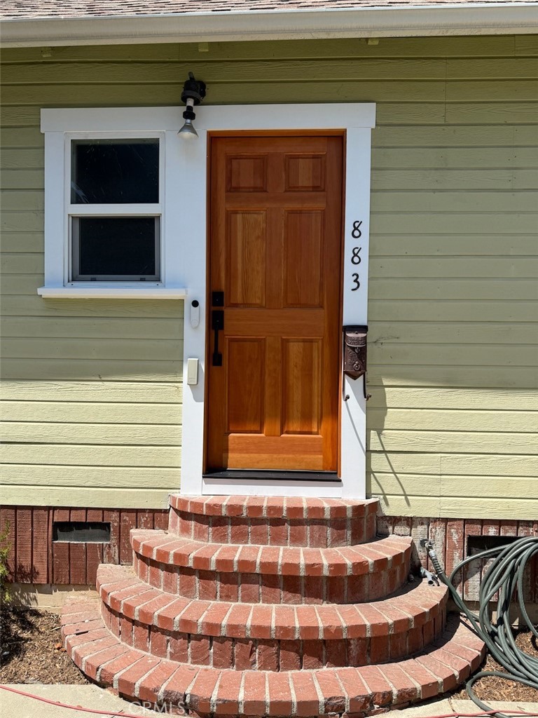 881 Winona Avenue