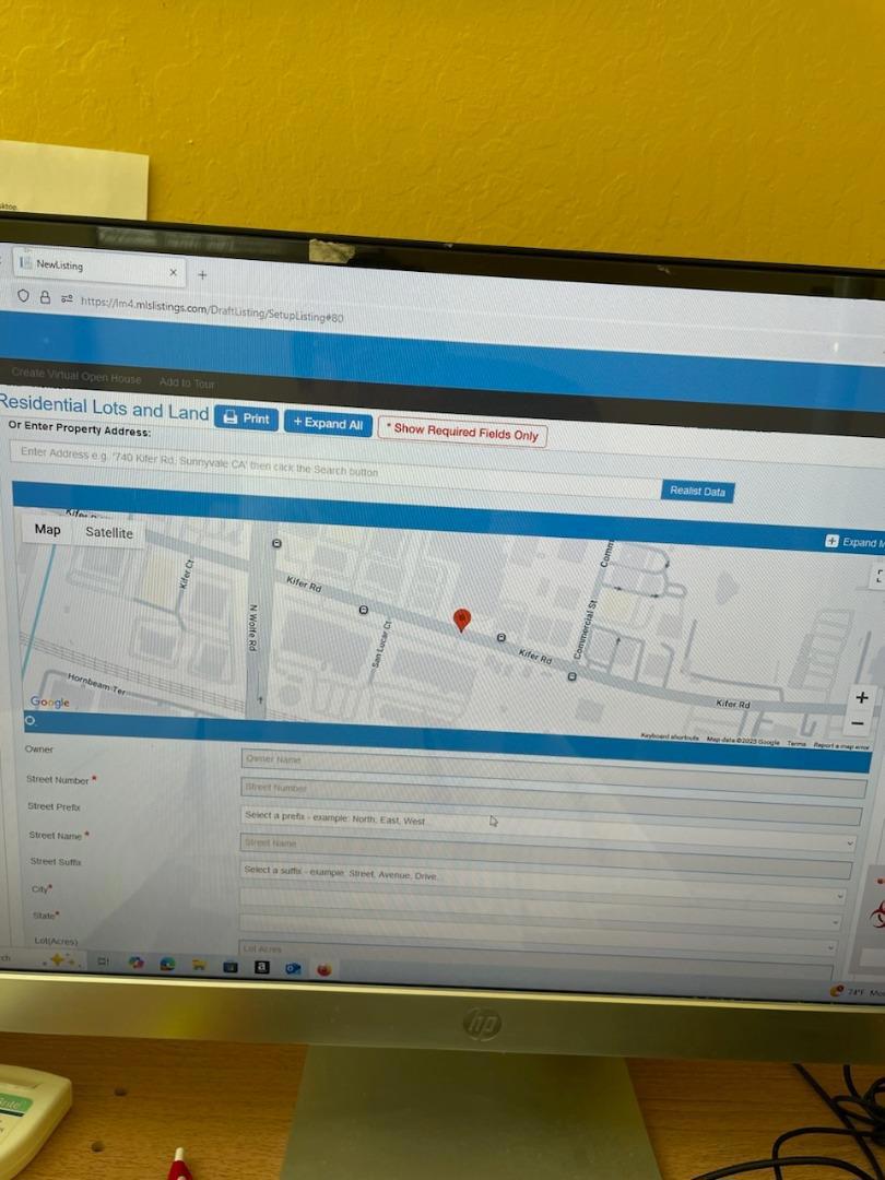 Main image without alt text