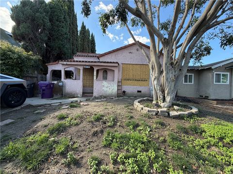 Photo of 3005 Cedar Ave, Long Beach, CA 90806 (MLS # CV26004297)