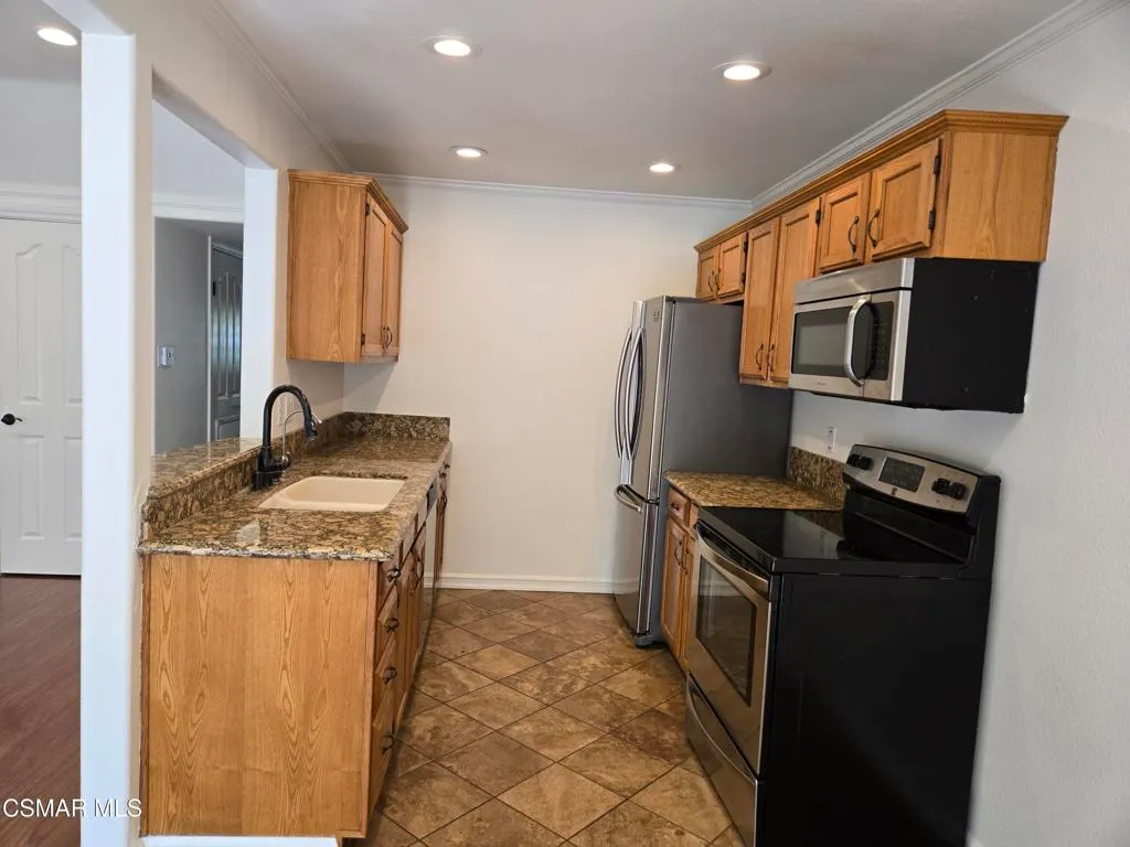 Westlake Village, California 91361, United States, 3 Bedrooms Bedrooms, ,2 BathroomsBathrooms,Residential,Active,200804