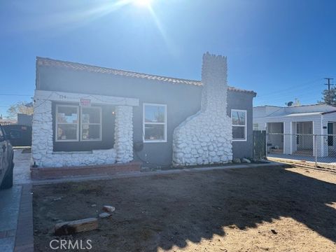 Photo of 114 W Lancaster Boulevard, Lancaster, CA 93534 (MLS # DW25270160)