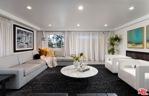 Photo of 155 N Hamilton Drive #102, Beverly Hills, CA 90211 (MLS # 25600069)