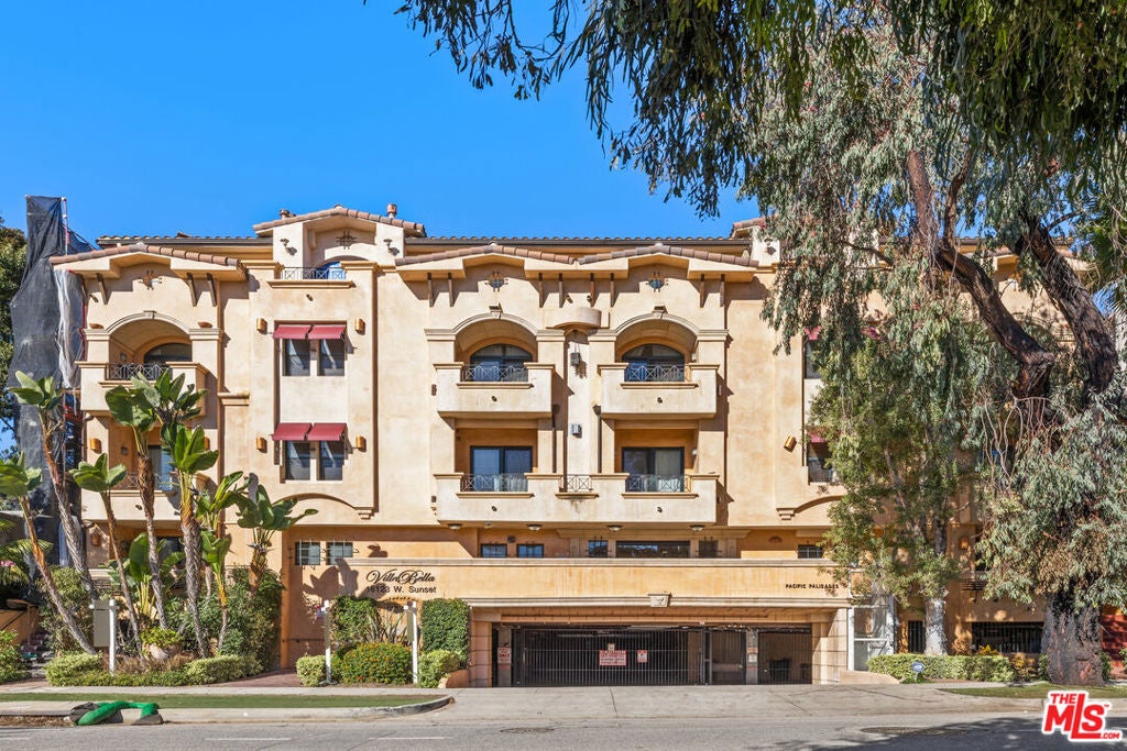 Photo of 16123 W Sunset Boulevard #103, Pacific Palisades, CA 90272 (MLS # 26773447)