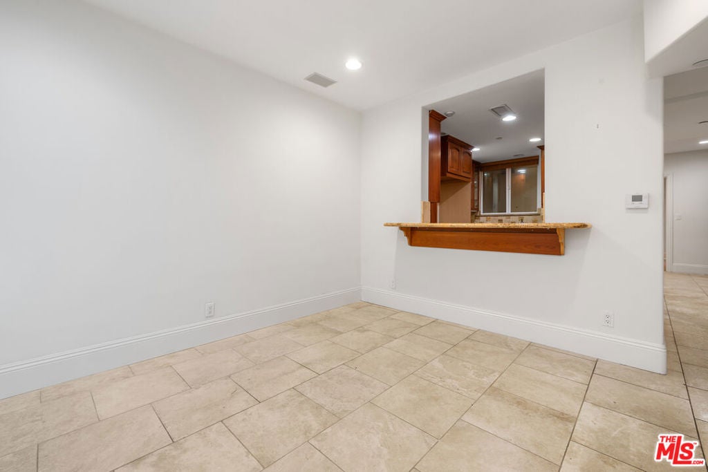 16123 W Sunset Boulevard 103