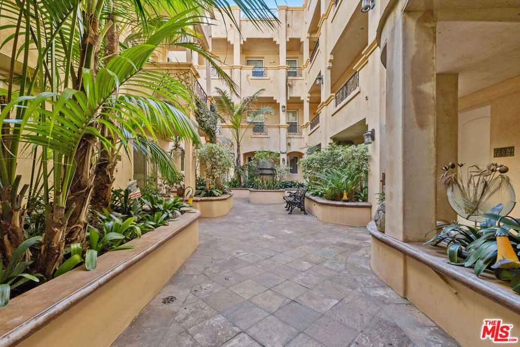 Photo of 16123 W Sunset Boulevard #103, Pacific Palisades, CA 90272 (MLS # 26773447)