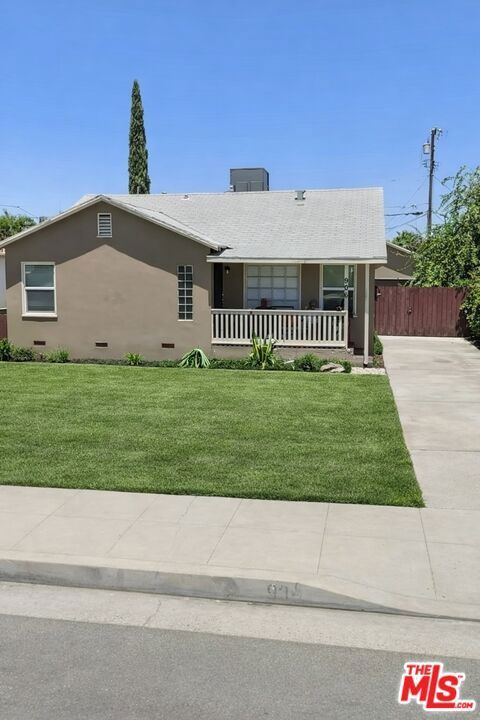 Photo of 906 2nd Street, Bakersfield, CA 93304 (MLS # 26642815)