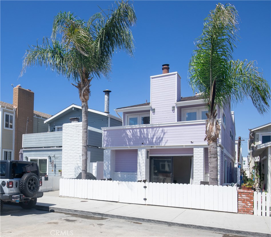 Available September 1st, 2025 – July 1st, 2026
Live just one block from the ocean in the heart of Newport Beach! This fully furnished home is perfectly situated steps from the area’s best restaurants, coffee shops, and local hotspots. Enjoy modern amenities including air conditioning, an in-unit washer and dryer, and rare parking for up to 4 cars. Available as a short-term rental for the 2025–2026 season, this is the ideal spot to soak up the coastal lifestyle without the long-term commitment.
Contact Simone Oram (562) 457-7152 with any questions or to schedule a showing.