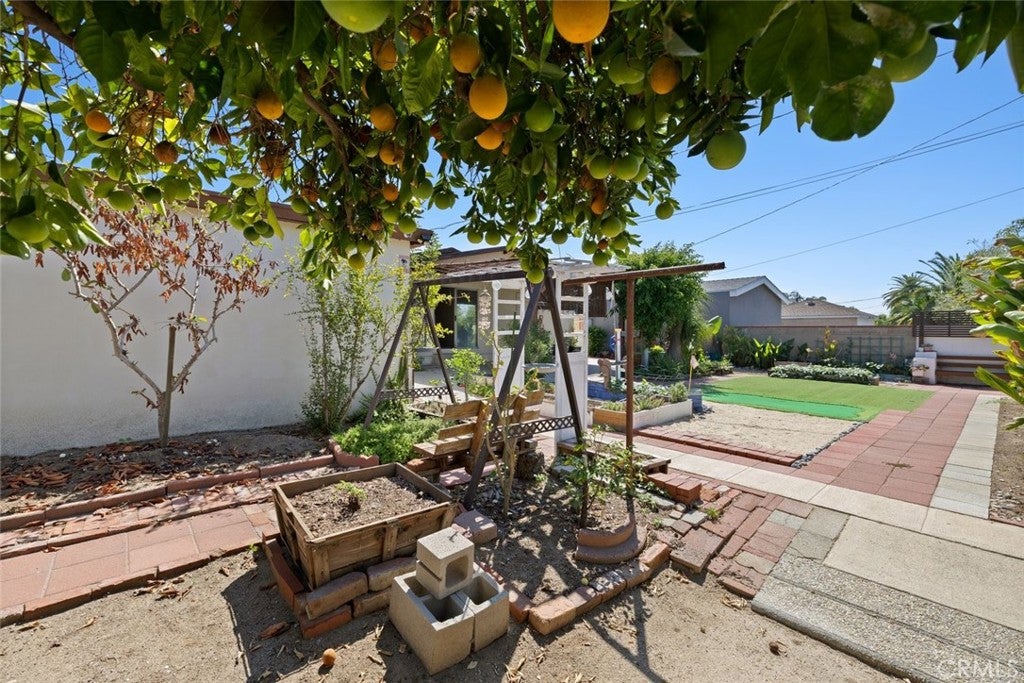8127 Wilkinson Avenue