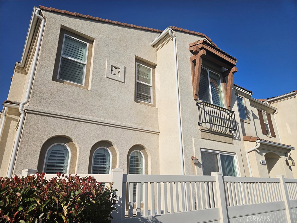 44055 Calle Luz