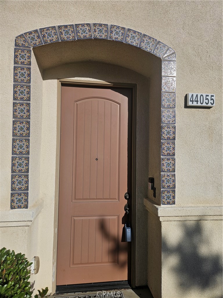 44055 Calle Luz