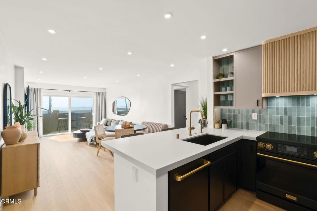 218 E Surfside Drive