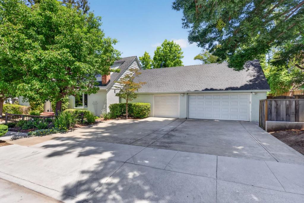 10380 Lockwood Drive