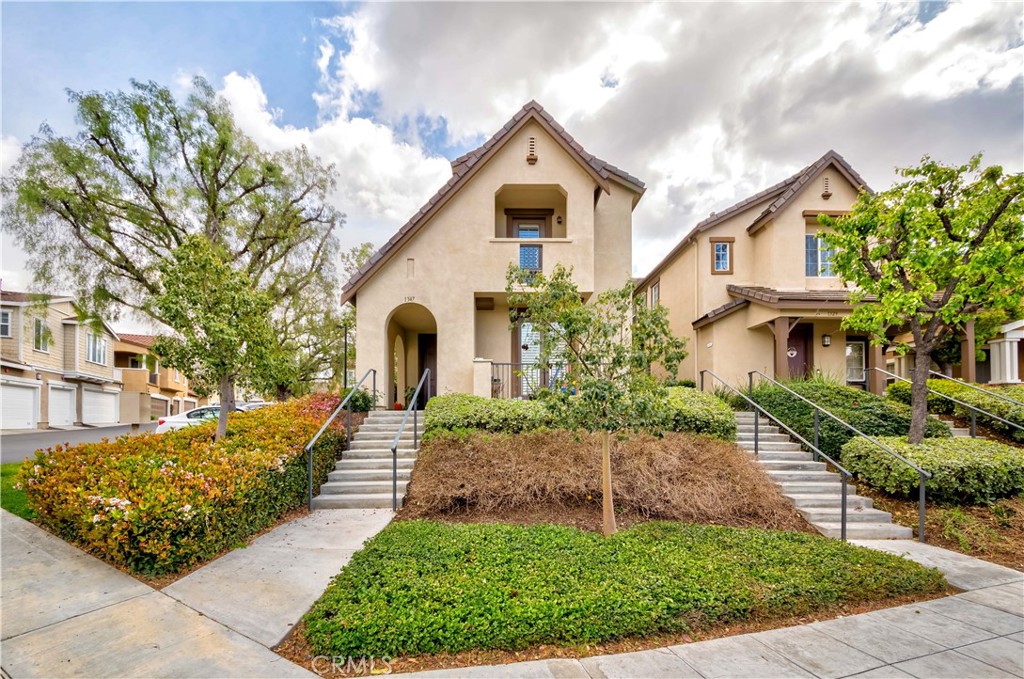 **END UNIT**CONTEMPORARY STYLE TOWNHOME IN AMERIGE HEIGHTS. THIS HOME OFFERS 3 BEDROOMS AND 2.5 BATHS. UPGRADED LAMINATED FLOORING THROUGHOUT AND NEW PAINT INSIDE. TILE COUNTER IN THE KITCHEN, BRIGHT INSIDE, FIREPLACE IN THE LIVING ROOM, RECESSED LIGHTS AND LAUNDRY HOOK UP INSIDE. 2 CAR ATTACHED GARAGE WITH DIRECT ACCESS. COMMUNITY AMENITIES INCLUDE FREE INTERNET, POOL, TENNIS COURTS, AND PARKS WITH PLAYGROUNDS. WALKING DISTANCE TO AWARD WINNING SCHOOLS: ROBERT C FISLER ELEMENTARY AND JR. HIGH SCHOOL, SUNNY HILLS HIGH SCHOOL AND MONTESSORI & EDUCATION CENTER, CLOSE TO TOWN CENTER FOR SHOPPING, GYM, BOOKSTORE, AND RESTAURANTS.