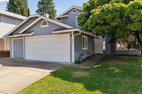 Photo of 3400 Cobblestone Dr DR, Rocklin, CA 95765 (MLS # 41134642)