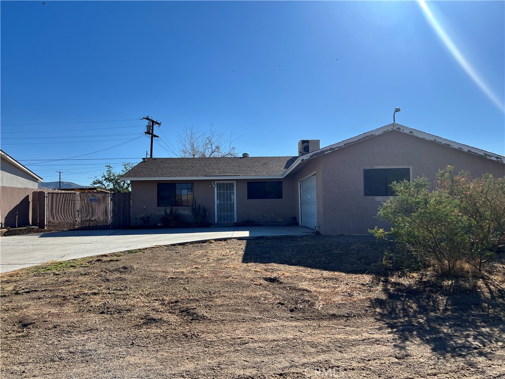 Make this 3-bedroom, 2-bath home in North Barstow your own. Featuring a spacious living room, a kitchen with a separate dining area, the living room, hallway, and bedrooms currently have no flooring, giving you a blank canvas to customize to your taste, situated at the end of a quiet cul-de-sac, this property sits on a 9,000 sq ft lot—offering plenty of space and potential.