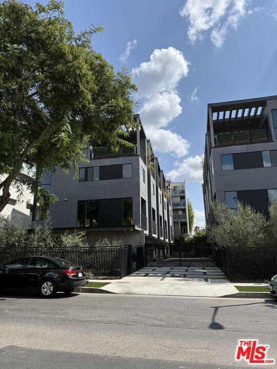 Now offered for lease, this stunning gated townhouse showcases 3 bedrooms and 3.5 bathrooms with luxurious finishes throughout. Enjoy a private 2-car garage and a rooftop terrace boasting panoramic 180-degree views of Los Angeles. The open-concept layout features a designer kitchen with custom cabinetry, premium Thermador stainless-steel appliances, in-unit laundry, abundant natural light, and a top-level primary suite for maximum privacy. Built with meticulous attention to detail, this residence combines elegance and comfort at every turn. Just moments from the vibrant shops, dining, and cafes along La Brea and Santa Monica Boulevard.