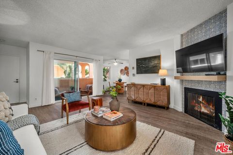 Photo of 914 Lincoln Boulevard #202, Santa Monica, CA 90403 (MLS # 26667455)