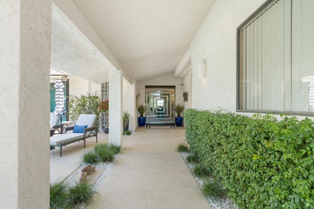 10 Lafayette Drive