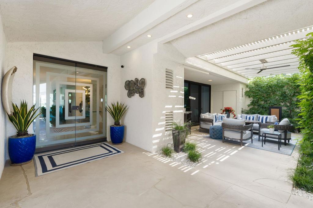 10 Lafayette Drive