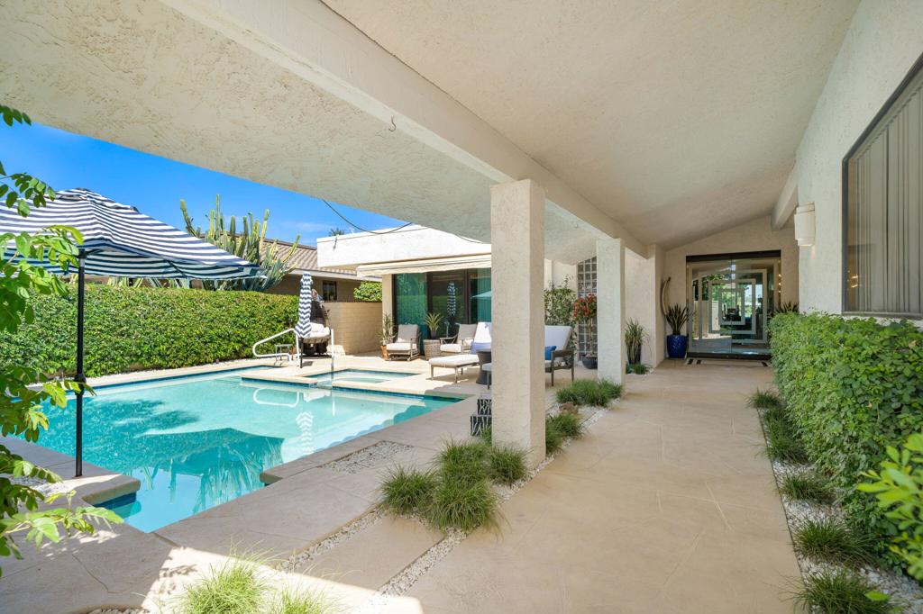 10 Lafayette Drive
