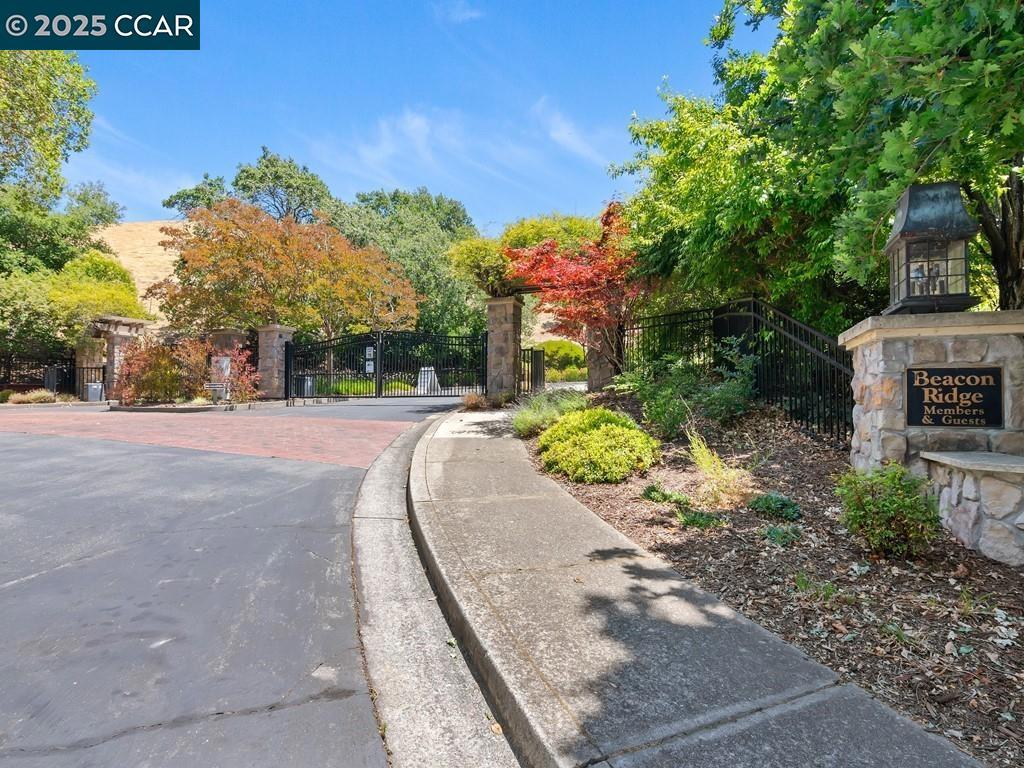 BEACON RIDGE - Residential