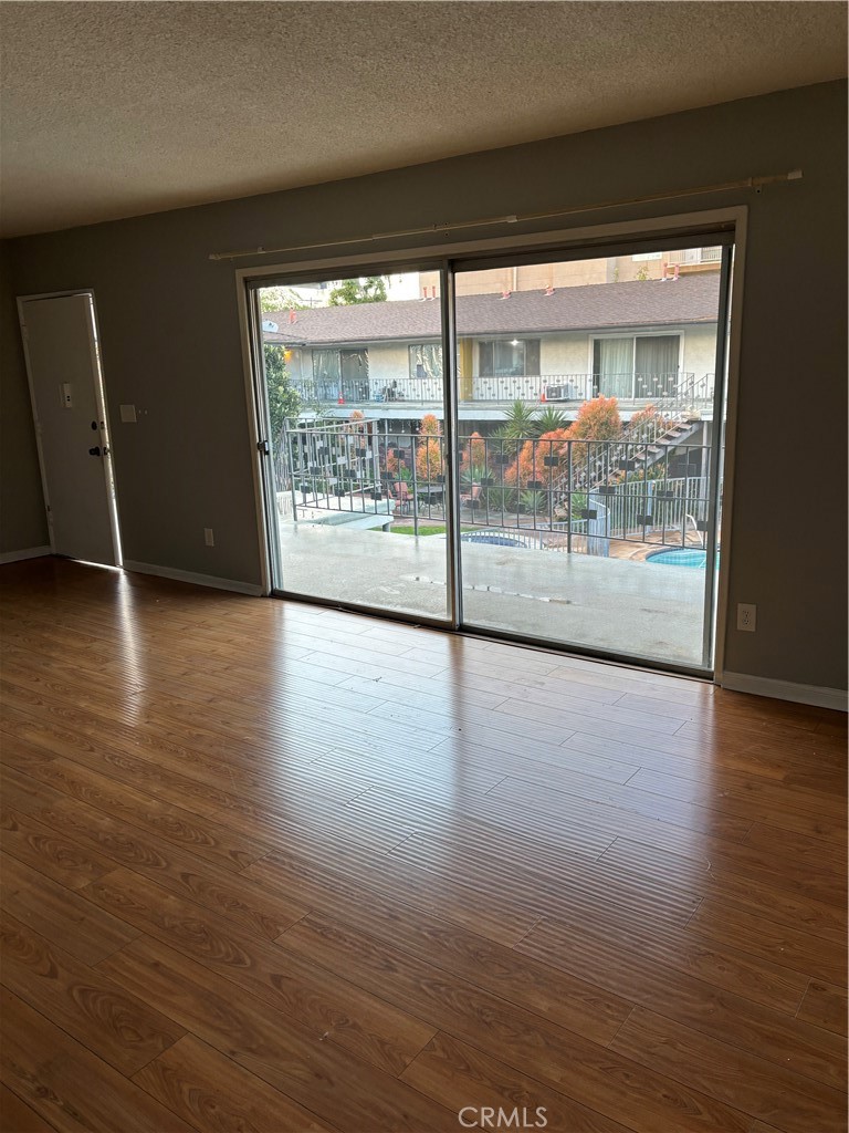 Chic mid-century modern 2 bedroom 2 bath with granite counter tops, laundry inside the unit,
located on a second floor, a charming heart shaped swimming pool in a courtyard setting. Conveniently situated within walking distance of Ralphs supermarket, shops and restaurants.