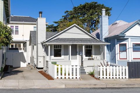 Photo of 418 Fountain Avenue, Pacific Grove, CA 93950 (MLS # ML82040079)