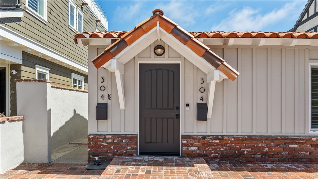 Corona del Mar South of PCH (CDMS) - Residential Lease