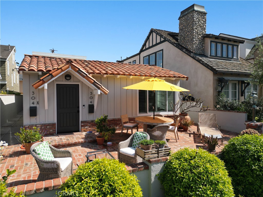 Experience elevated beach living in this single-level home just blocks from the sand in the heart of Corona del Mar. Located on the coveted 300 Block of the Flower Streets, this front-unit SFR residence blends high-end finishes with a laid-back coastal style. Tucked away on a quiet, non-through street, the home offers a rare combination of privacy and walkability. Enjoy ocean views and salty breezes from the spacious front patio, or unwind in the private serene pergola atrium—a serene space ideal for yoga, meditation, or your morning coffee. Inside, the open-concept layout features Saltillo tile flooring, beamed ceilings, and natural light throughout. The thoughtfully designed kitchen is equipped with stainless steel appliances, quartz countertops, custom cabinetry and dining area. With three bedrooms and 2.75 bathrooms, the home is both comfortable and functional. The primary suite includes a walk-in closet, dual vanities, and a spa-inspired shower with custom tile and multiple shower heads. Two additional bedrooms share a modern bath with dual sinks and a walk-in shower. Highlights Include: Fully equipped kitchen, In-unit stackable washer/dryer, Private atrium-style courtyard, 2-car garage, Gas fireplace, Saltillo tile accents, and modern finishes. Just a short stroll to Corona del Mar’s finest restaurants, boutiques, cafés, and beaches. Minutes to Fashion Island, John Wayne Airport, and the best of Orange County’s coastal lifestyle. A rare opportunity to lease a refined, stylish beach home in one of CDM’s most desirable locations.