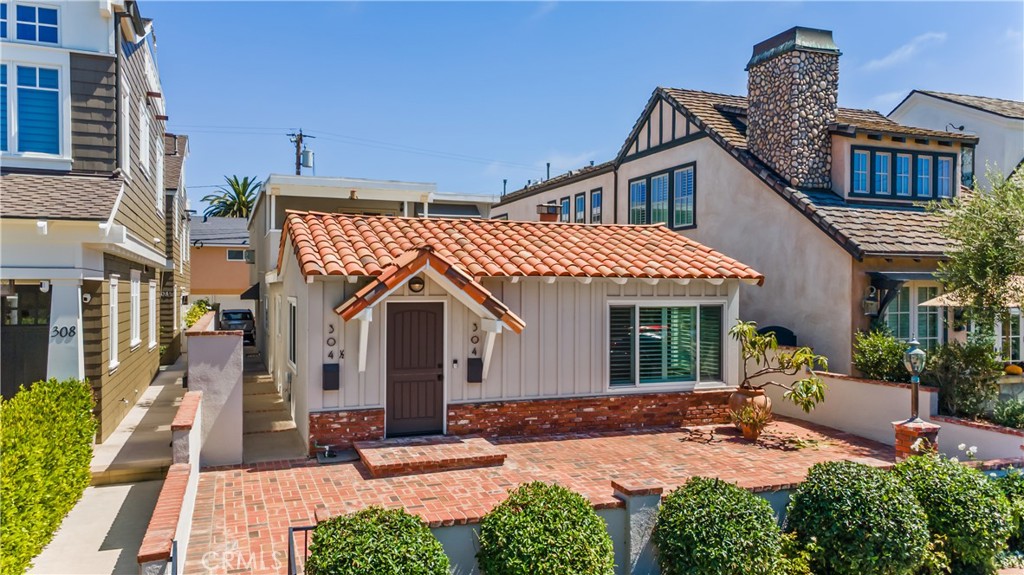Corona del Mar South of PCH (CDMS) - Residential Lease