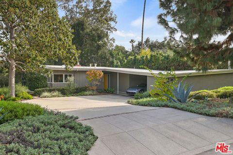 Photo of 1260 S Euclid Avenue, Pasadena, CA 91106 (MLS # 25625571)