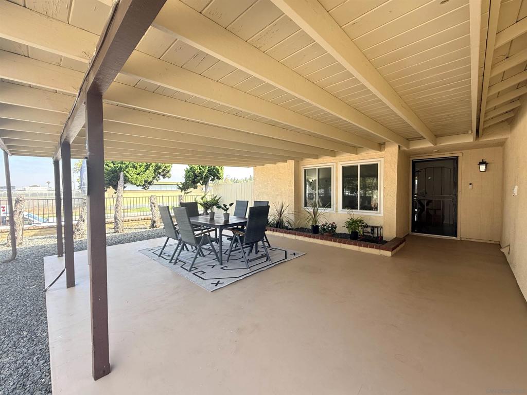 8608 Reagan Cir N