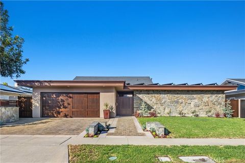 16931 Roundhill Huntington Beach CA 92649
