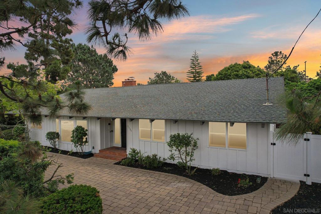 3727 Cedarbrae Lane