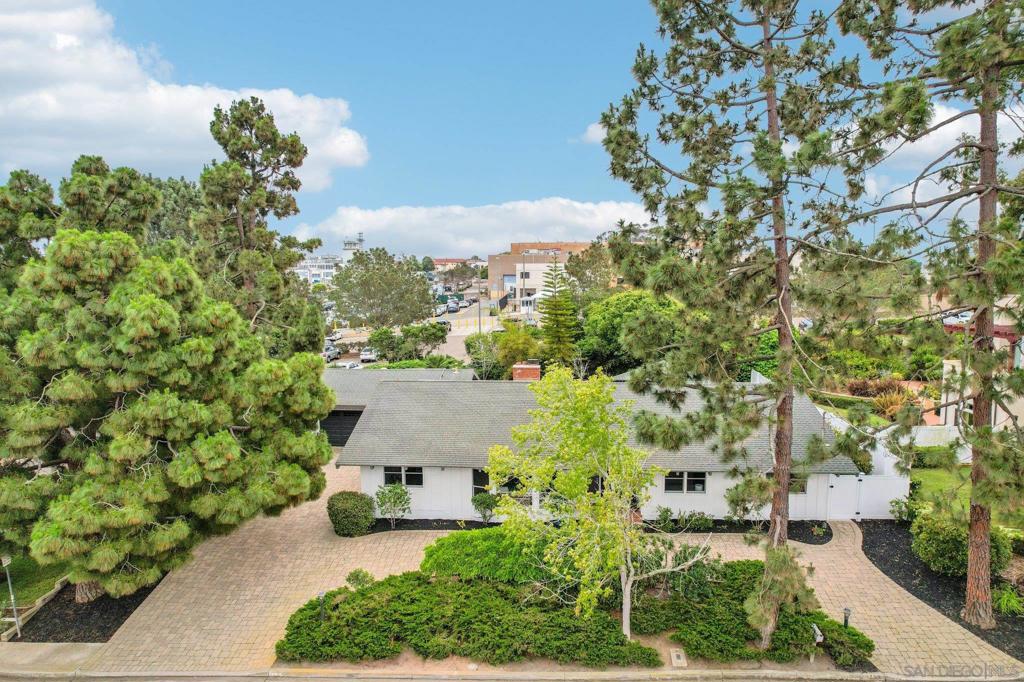 3727 Cedarbrae Lane