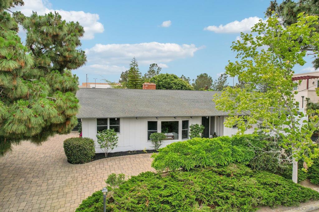 3727 Cedarbrae Lane