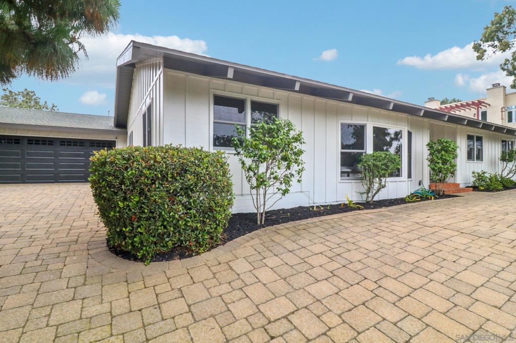 3727 Cedarbrae Lane