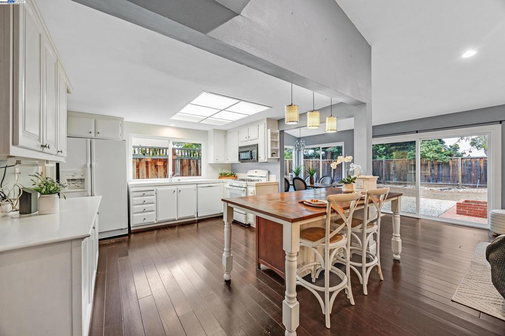 RHONEWOOD PARK - Residential