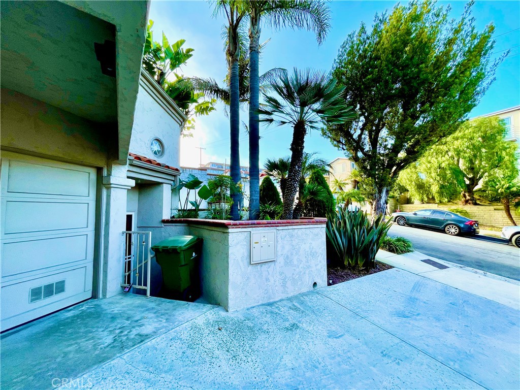 721 W 27th 1