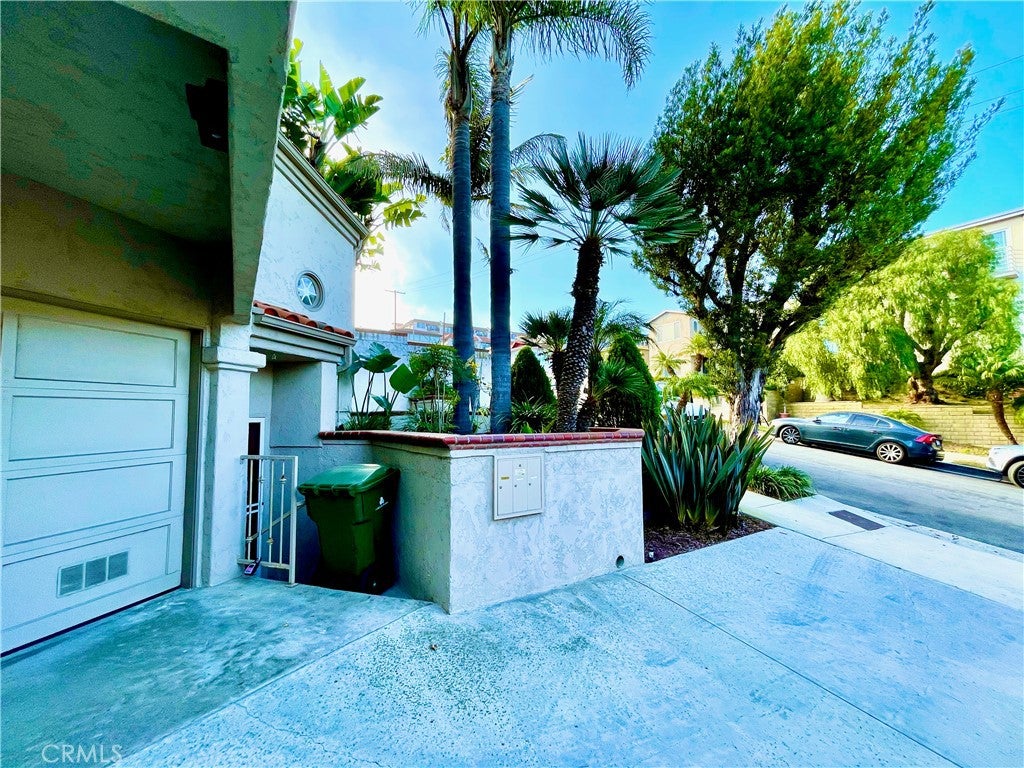 721 W 27th 1