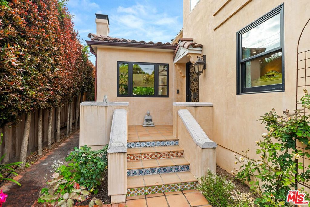 305 E Islay Street