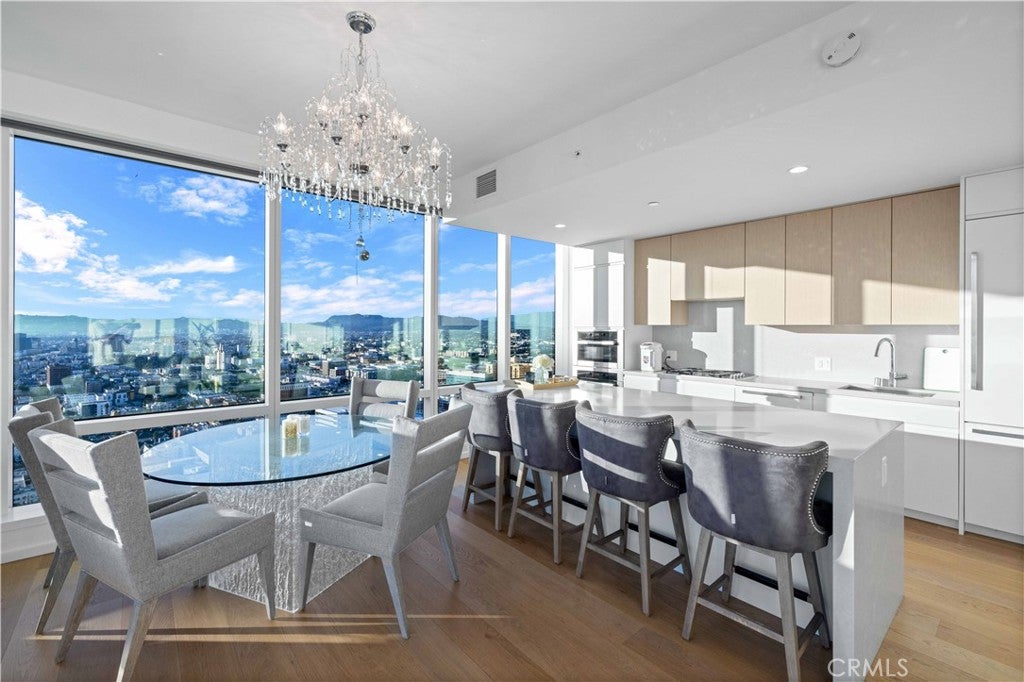 877 Francisco Street 4111