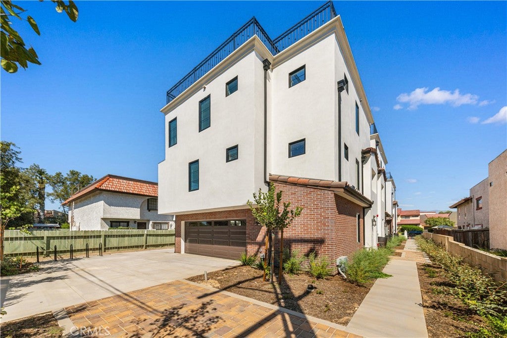 220 W Mission C