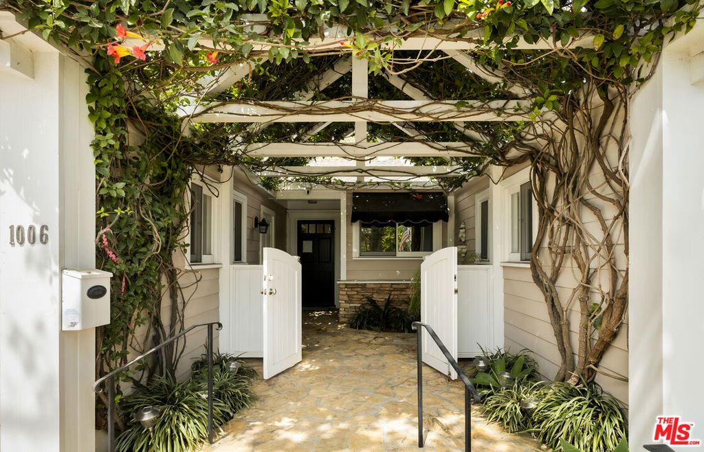 Photo of 1006 Las Pulgas Road, Pacific Palisades, CA 90272 (MLS # 25609609)