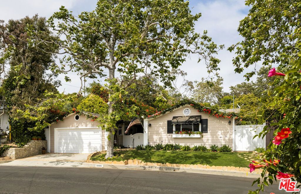 Photo of 1006 Las Pulgas Road, Pacific Palisades, CA 90272 (MLS # 25609609)