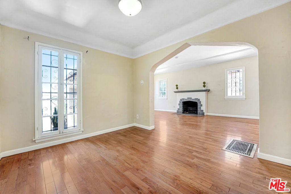 9136 S Harvard Boulevard, Los Angeles CA 90047