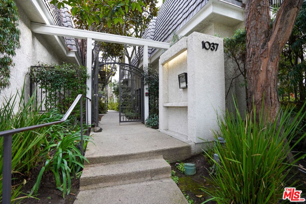 Photo of 1037 16th Street #10, Santa Monica, CA 90403 (MLS # 25615397)