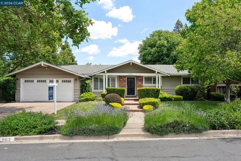 Photo of 962 Oasis Dr, Concord, CA 94518 (MLS # 41136256)
